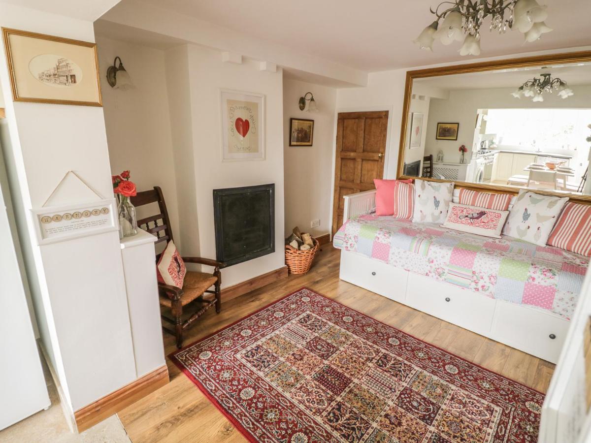 April Cottage Бродвей Екстер'єр фото