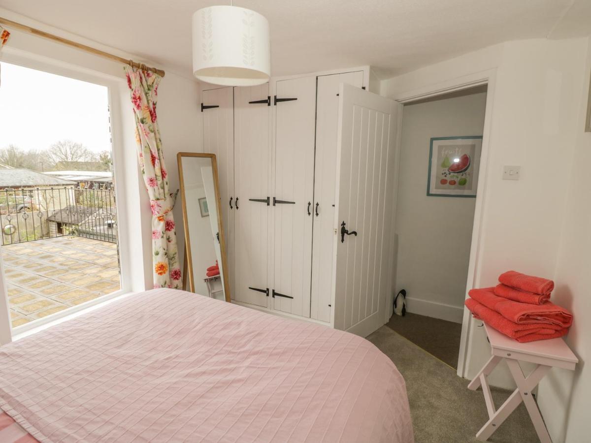 April Cottage Бродвей Екстер'єр фото